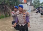 Polair Polres Bangka Sigap Evakuasi Warga Kampung Jawa Sidodadi yang Terendam Banjir Setinggi Paha ‎